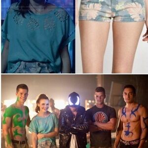 ✨FOUND✨French Connection Blue Jungle Print Women's Shorts